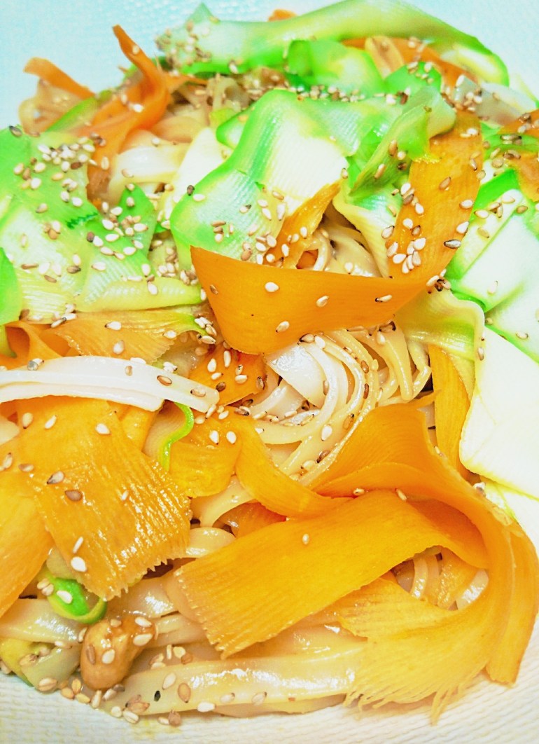 pâtes de riz: courgette:carotte à l'asiat