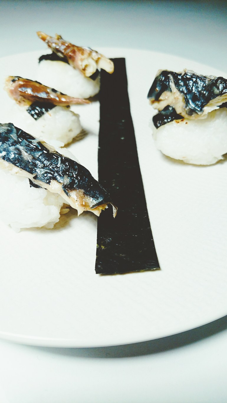 sashimi-maquereaux-riz-grille