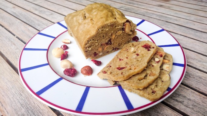 cake amandes, macadamia, noisettes, cranberries.JPG