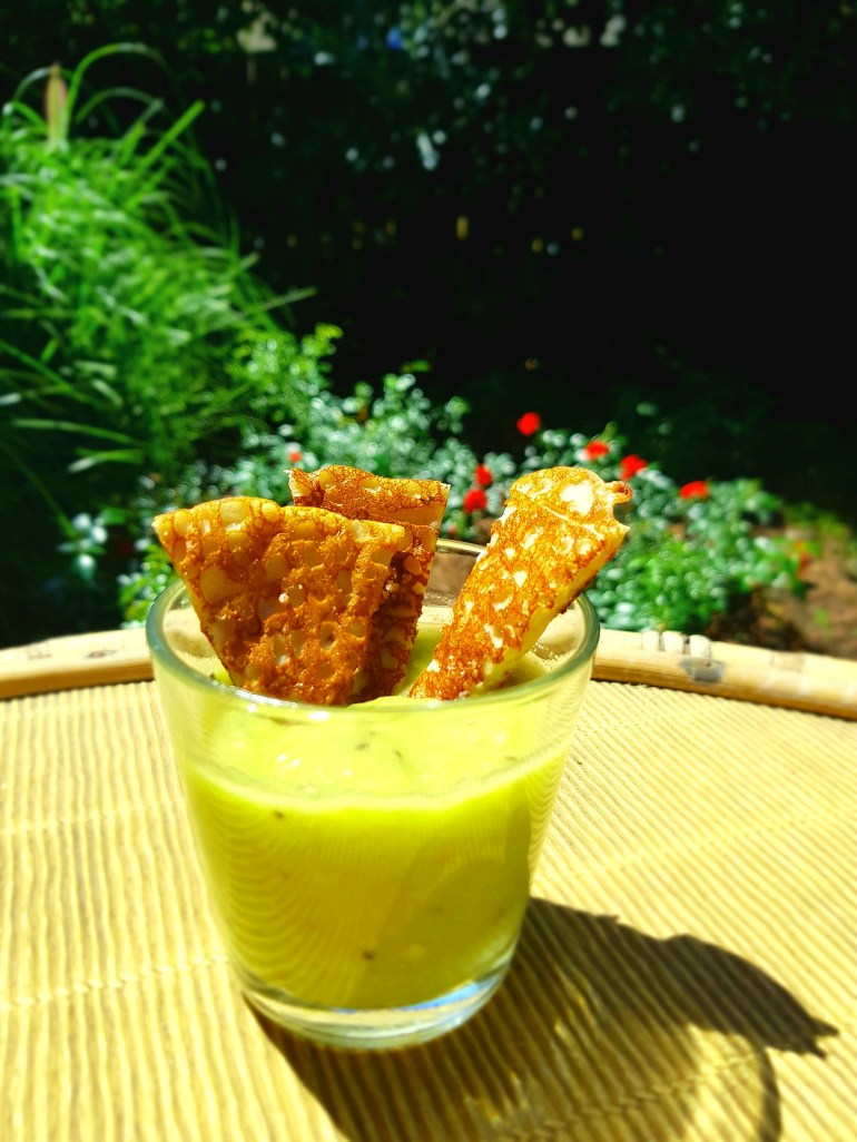 guacamole sucré ( 1:2 avocat, 1 banane, 1 kiwi) et pancakes vegan