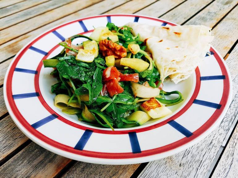 salade estivale et sa crêpe supra légère .jpg